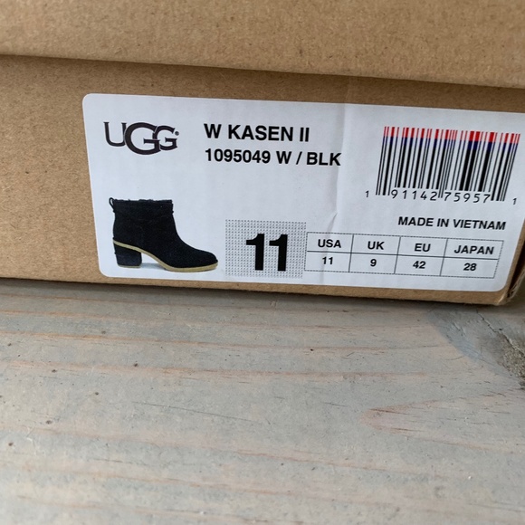UGG KASEN 2 BLACK SUEDE BOOTIES NIB - Picture 2 of 7